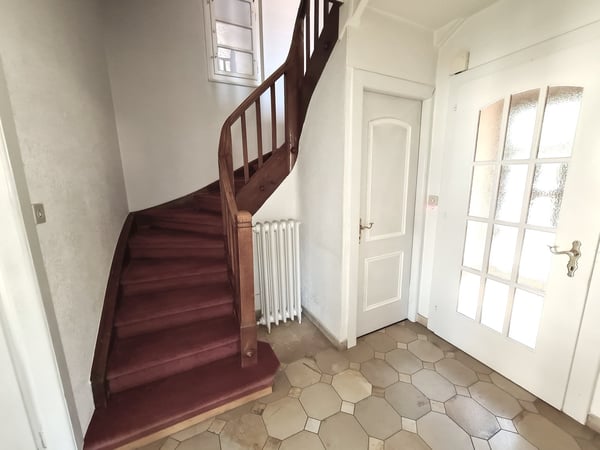 GROSSE BAISSE DU PRIX DE VENTE - Grande maison familiale de 7,5 pièces bien située avec garage 13