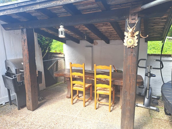 Joli immeuble à rendement bien entretenu comprenant 6 appartements, 1 atelier et 3 garages 9