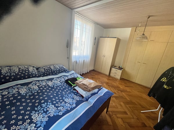 Joli immeuble à rendement bien entretenu comprenant 6 appartements, 1 atelier et 3 garages 32