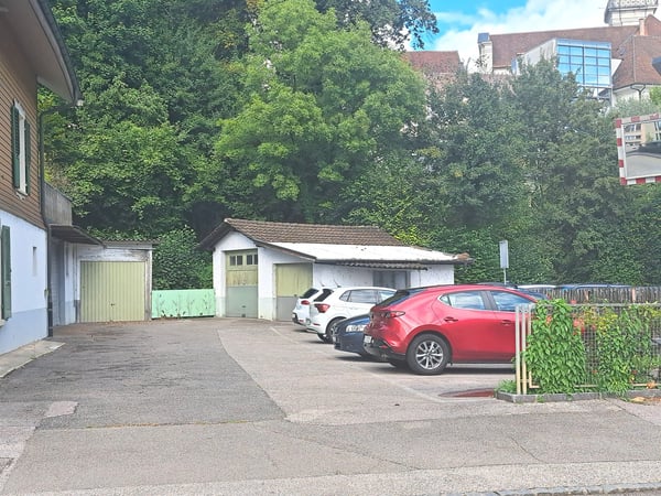 Joli immeuble à rendement bien entretenu comprenant 6 appartements, 1 atelier et 3 garages 7