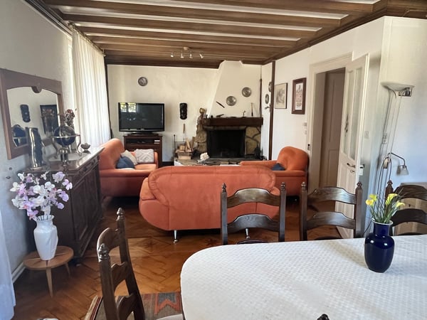 Joli immeuble à rendement bien entretenu comprenant 6 appartements, 1 atelier et 3 garages 27