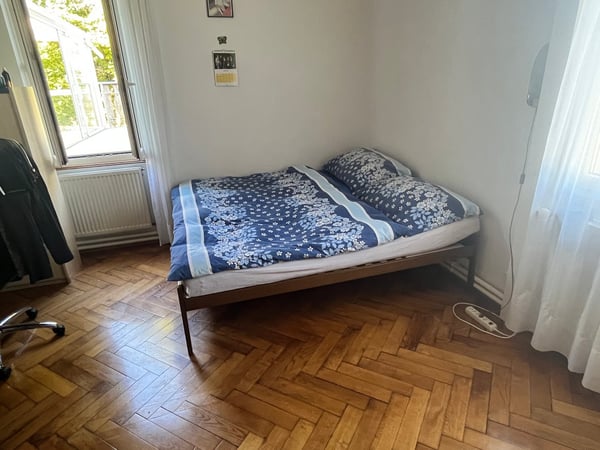 Joli immeuble à rendement bien entretenu comprenant 6 appartements, 1 atelier et 3 garages 30