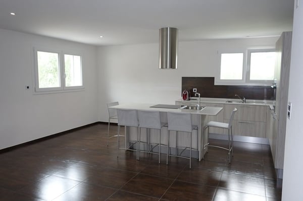 Joli appartement de 4,5 pièces en PPE idéalement situé et au calme vendu à un prix très raisonnable 10