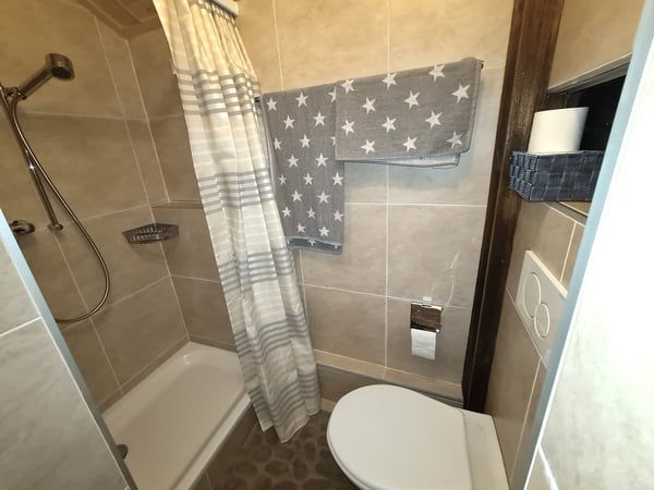 EXCEPTIONNEL ! - Magnifique ferme franc-montagnarde rénovée avec habitation et salle de spectacle 48