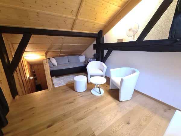 EXCEPTIONNEL ! - Magnifique ferme franc-montagnarde rénovée avec habitation et salle de spectacle 46