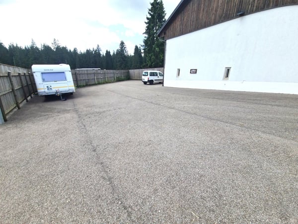 EXCEPTIONNEL ! - Magnifique ferme franc-montagnarde rénovée avec habitation et salle de spectacle 13