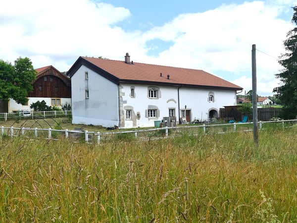 EXCEPTIONNEL ! - Magnifique ferme franc-montagnarde rénovée avec habitation et salle de spectacle 5