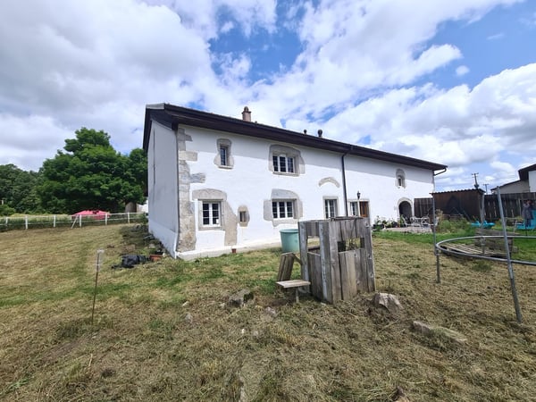EXCEPTIONNEL ! - Magnifique ferme franc-montagnarde rénovée avec habitation et salle de spectacle 3