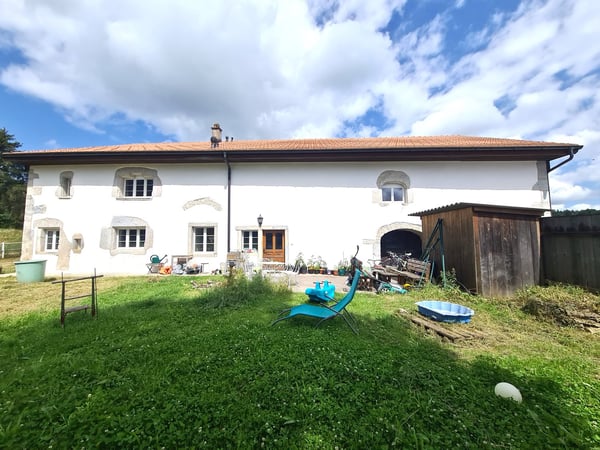 EXCEPTIONNEL ! - Magnifique ferme franc-montagnarde rénovée avec habitation et salle de spectacle 4