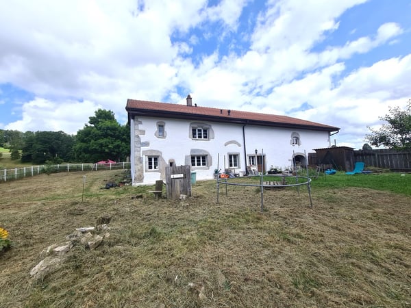 EXCEPTIONNEL ! - Magnifique ferme franc-montagnarde rénovée avec habitation et salle de spectacle 12