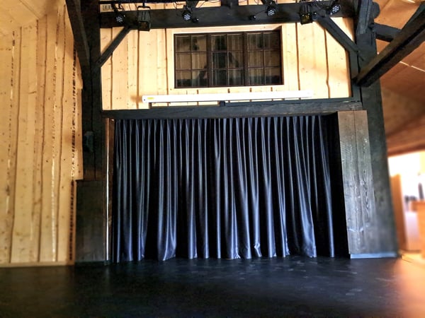 EXCEPTIONNEL ! - Magnifique ferme franc-montagnarde rénovée avec habitation et salle de spectacle 42