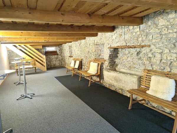 EXCEPTIONNEL ! - Magnifique ferme franc-montagnarde rénovée avec habitation et salle de spectacle 32