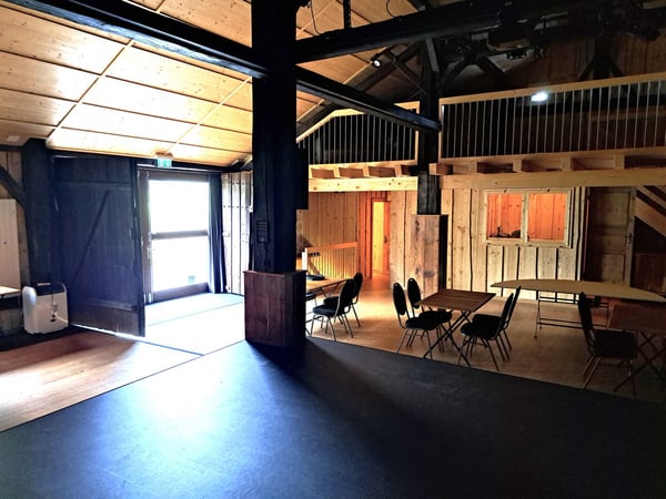 EXCEPTIONNEL ! - Magnifique ferme franc-montagnarde rénovée avec habitation et salle de spectacle 36