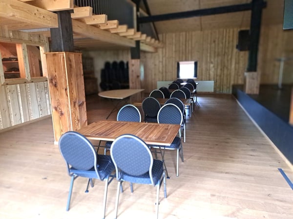 EXCEPTIONNEL ! - Magnifique ferme franc-montagnarde rénovée avec habitation et salle de spectacle 35