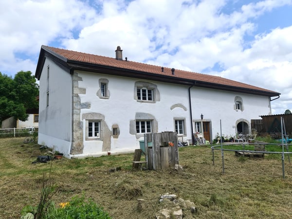 EXCEPTIONNEL ! - Magnifique ferme franc-montagnarde rénovée avec habitation et salle de spectacle 2