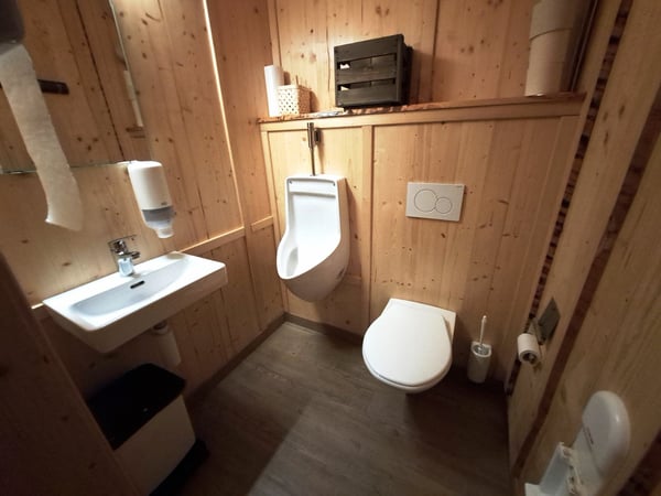 EXCEPTIONNEL ! - Magnifique ferme franc-montagnarde rénovée avec habitation et salle de spectacle 51