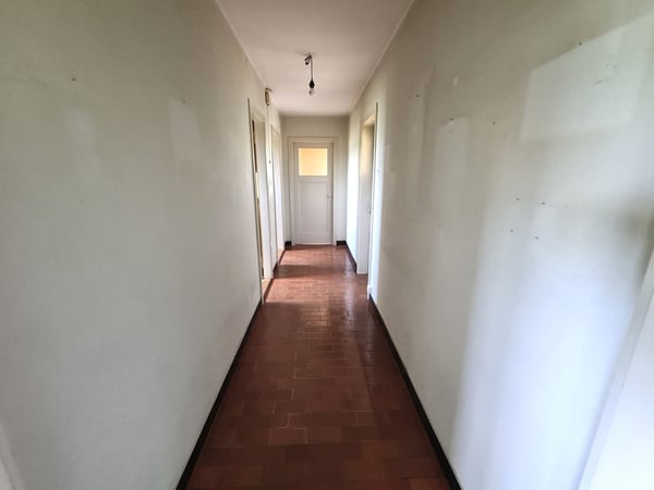 BASSECOURT - Charmante villa de 6,5 pièces à rénover idéalement bien située sur une jolie parcelle 23