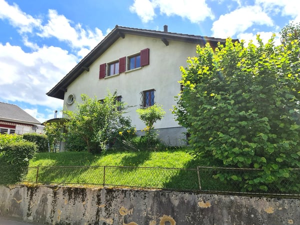 BASSECOURT - Charmante villa de 6,5 pièces à rénover idéalement bien située sur une jolie parcelle 5