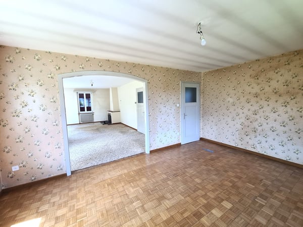 BASSECOURT - Charmante villa de 6,5 pièces à rénover idéalement bien située sur une jolie parcelle 16