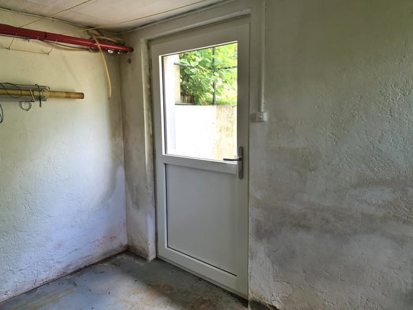 BASSECOURT - Charmante villa de 6,5 pièces à rénover idéalement bien située sur une jolie parcelle 34