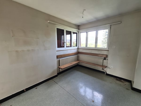 BASSECOURT - Charmante villa de 6,5 pièces à rénover idéalement bien située sur une jolie parcelle 22