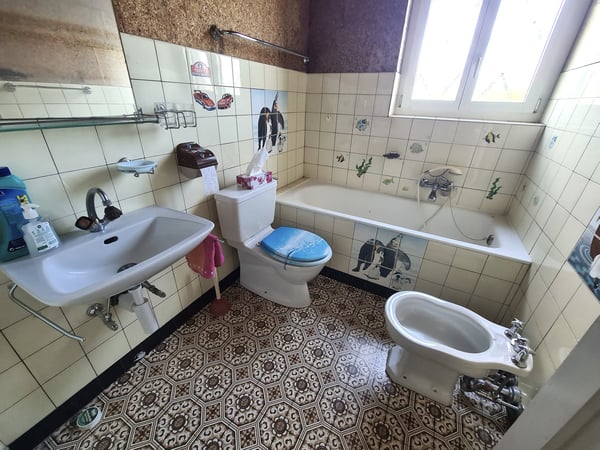 BASSECOURT - Charmante villa de 6,5 pièces à rénover idéalement bien située sur une jolie parcelle 26