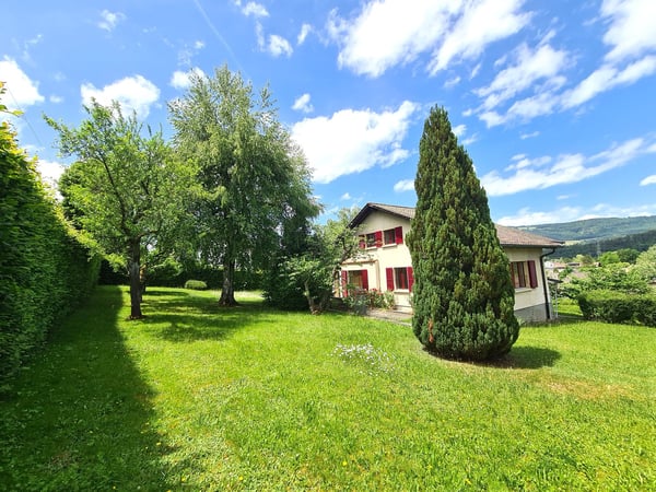 BASSECOURT - Charmante villa de 6,5 pièces à rénover idéalement bien située sur une jolie parcelle 9