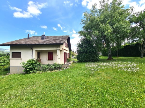 BASSECOURT - Charmante villa de 6,5 pièces à rénover idéalement bien située sur une jolie parcelle 8
