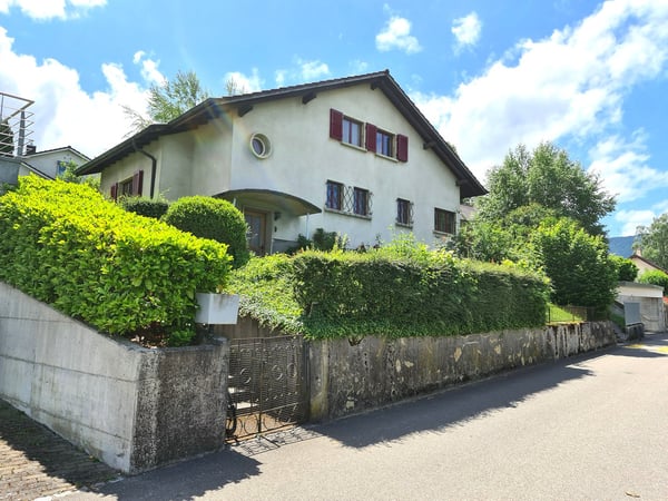 BASSECOURT - Charmante villa de 6,5 pièces à rénover idéalement bien située sur une jolie parcelle 3