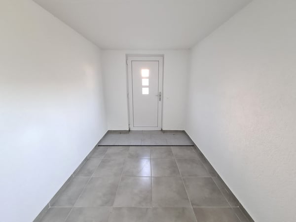 Très jolie et spacieuse villa idéalement bien située comprenant 3 appartements 23