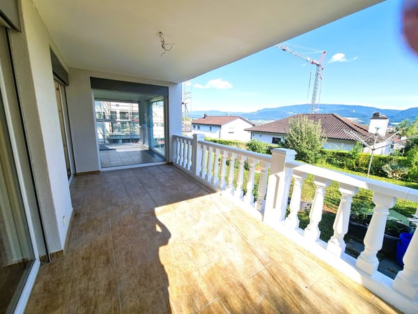 Très jolie et spacieuse villa idéalement bien située comprenant 3 appartements 10