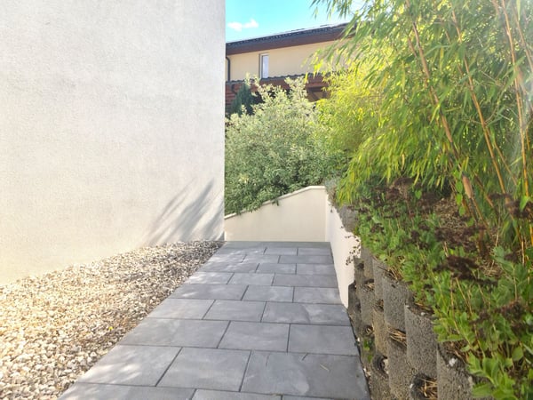 Très jolie et spacieuse villa idéalement bien située comprenant 3 appartements 6