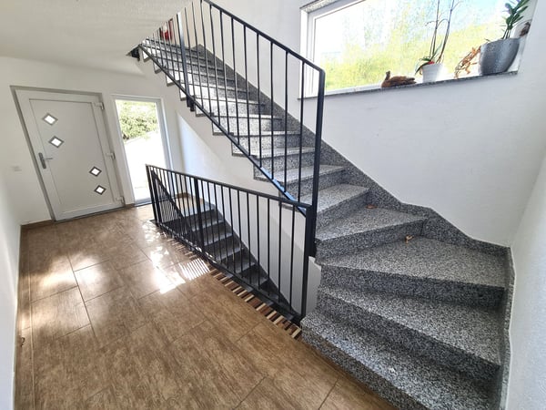 Très jolie et spacieuse villa idéalement bien située comprenant 3 appartements 21