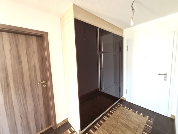 Très jolie et spacieuse villa idéalement bien située comprenant 3 appartements 16