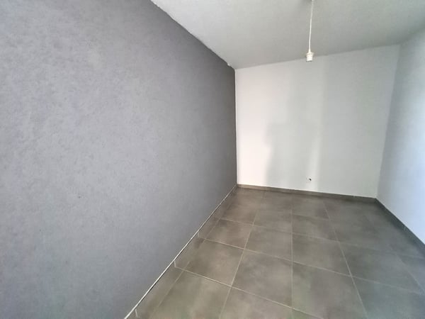 Très jolie et spacieuse villa idéalement bien située comprenant 3 appartements 28