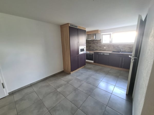 Très jolie et spacieuse villa idéalement bien située comprenant 3 appartements 24