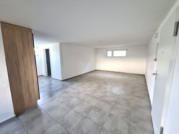 Très jolie et spacieuse villa idéalement bien située comprenant 3 appartements 25