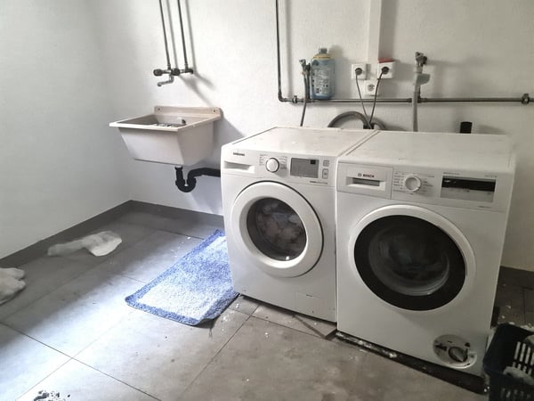 Très jolie et spacieuse villa idéalement bien située comprenant 3 appartements 32