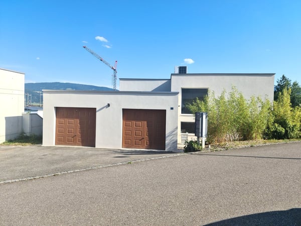 Très jolie et spacieuse villa idéalement bien située comprenant 3 appartements 8