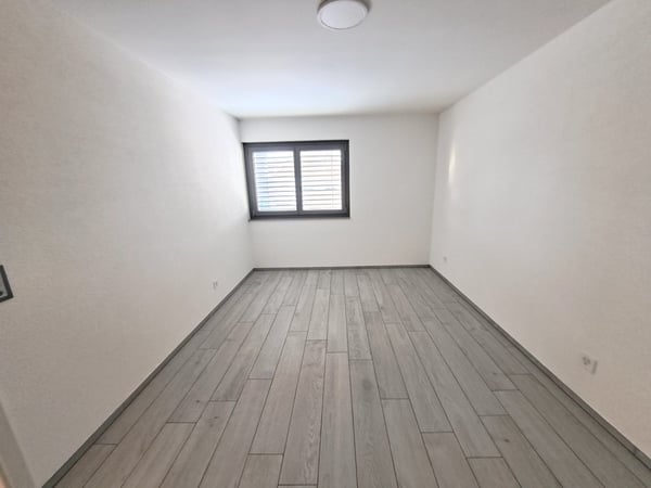 A louer magnifique appart. de 2,5 pièces dans immeuble comme neuf avec place de parc dans le garage 8