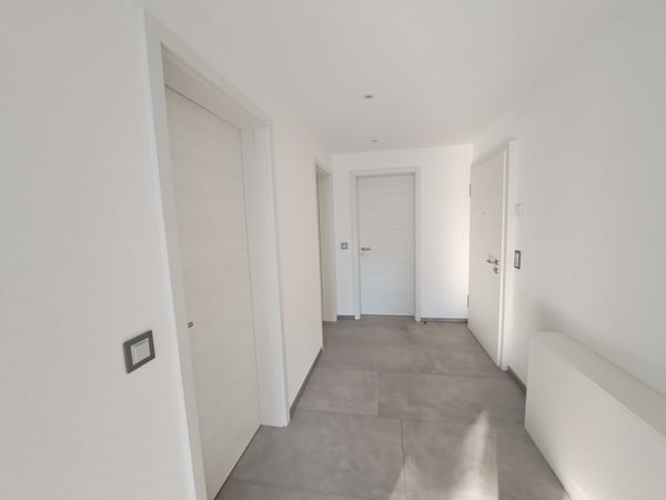 A louer magnifique appart. de 2,5 pièces dans immeuble comme neuf avec place de parc dans le garage 6