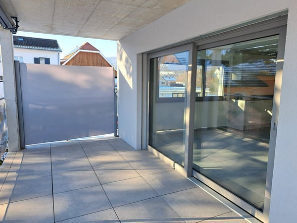 A louer magnifique appart. de 2,5 pièces dans immeuble comme neuf avec place de parc dans le garage 10
