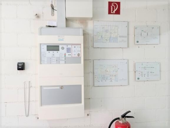 RENDEMENT NET EXCEPTIONNEL - Complexe industriel de 4'554 m² rénové et loué à 33 entreprises 23