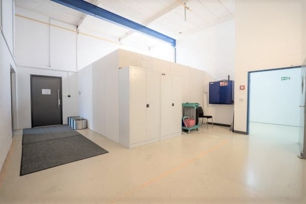 RENDEMENT NET EXCEPTIONNEL - Complexe industriel de 4'554 m² rénové et loué à 33 entreprises 16
