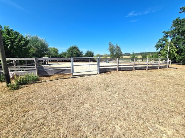 Offre exceptionnelle et très rare - Magnifique ferme villageoise totalement rénovée sur 4'385 m² 11
