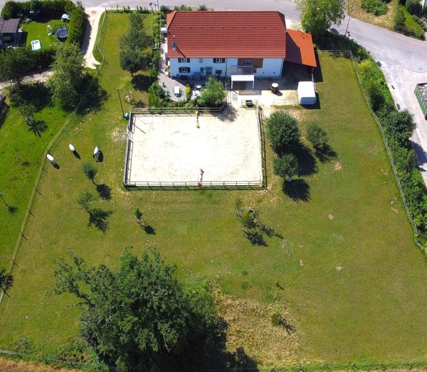 Offre exceptionnelle et très rare - Magnifique ferme villageoise totalement rénovée sur 4'385 m² 6