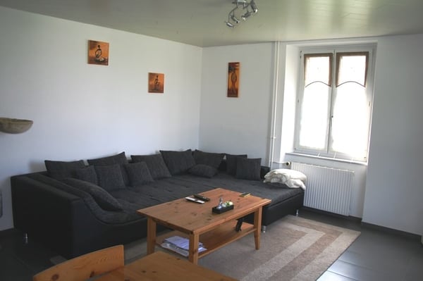 A louer charmant appartement de 3,5 pièces au rez-de-chaussée d'un petit immeuble 5
