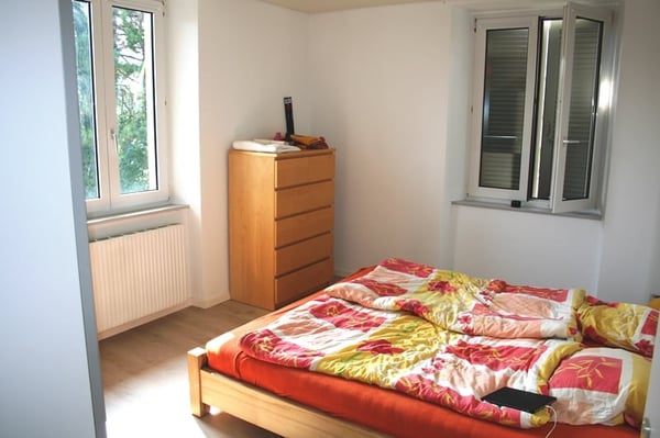 A louer charmant appartement de 3,5 pièces au rez-de-chaussée d'un petit immeuble 4