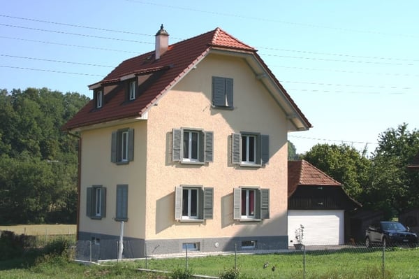 A louer charmant appartement de 3,5 pièces au rez-de-chaussée d'un petit immeuble 11
