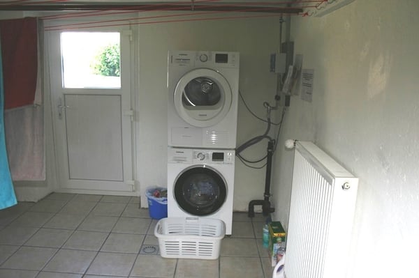 A louer charmant appartement de 3,5 pièces au rez-de-chaussée d'un petit immeuble 9